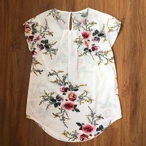 (SOLD) SHEIN Floral Top 🌸